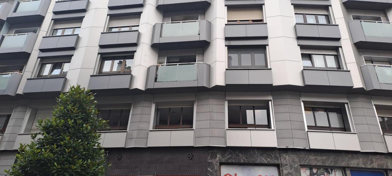 Appartement Habitación céntrica enorme parking privado desayuno baño privado à Oviede Extérieur photo